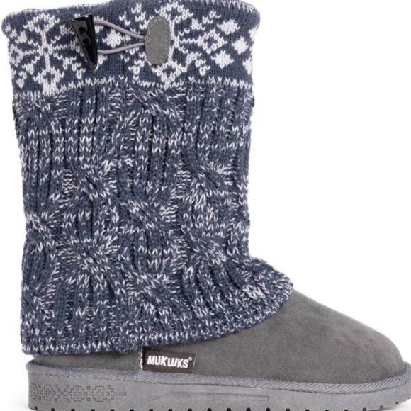 🐻MUK LUKS Cheryl Boots in Gray/Blue Fairisle with Snowflake Print Top - Picture 4 of 16